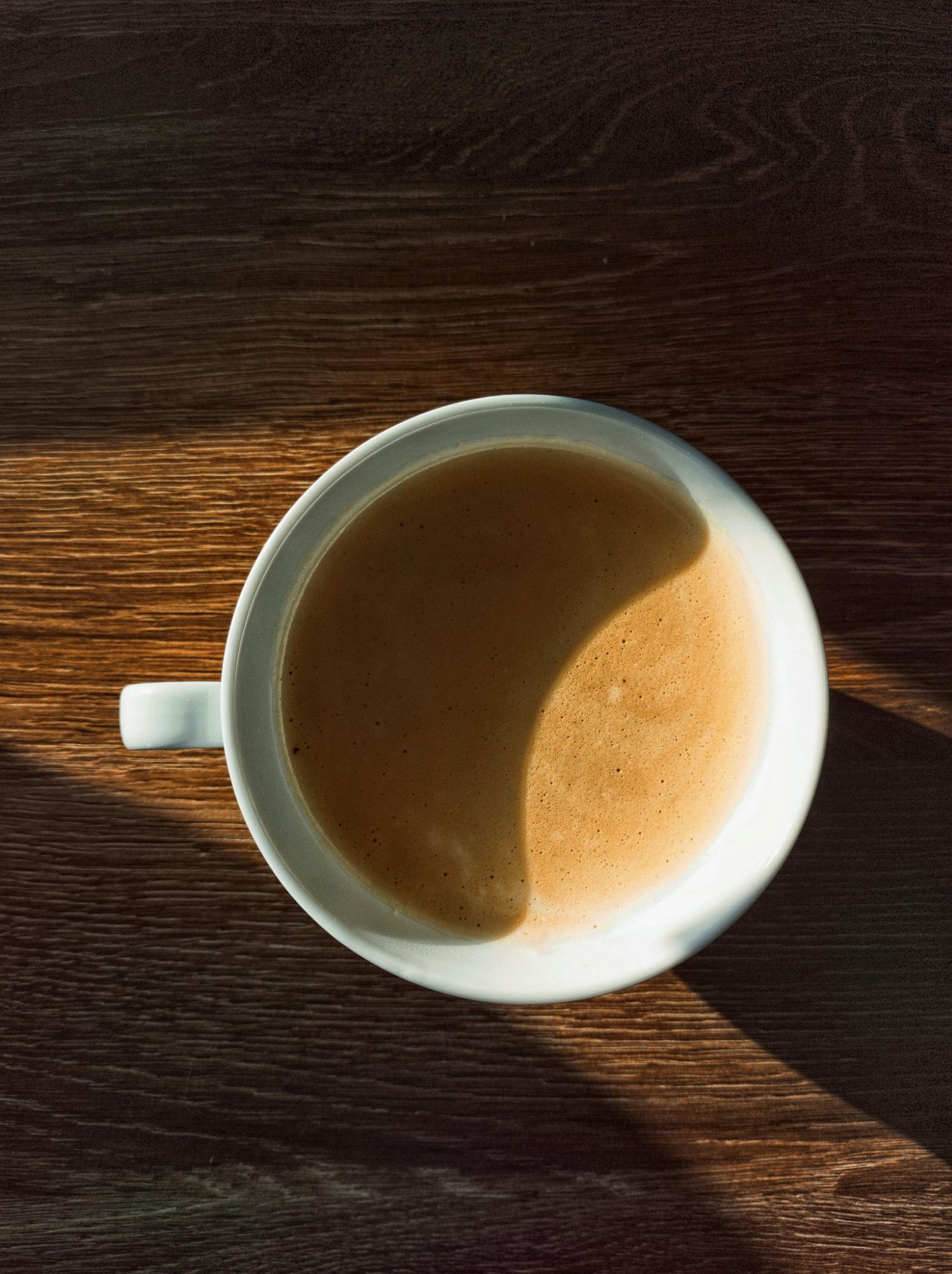 Minimalismo funcional no café: como simplifiquei a minha rotina (sem drama)